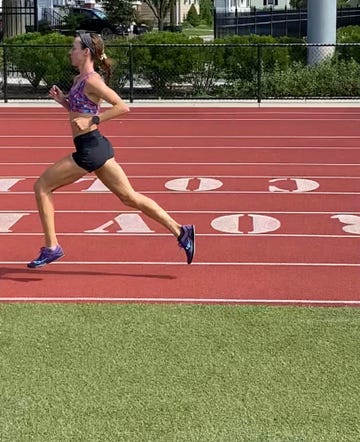 molly huddle running on a track