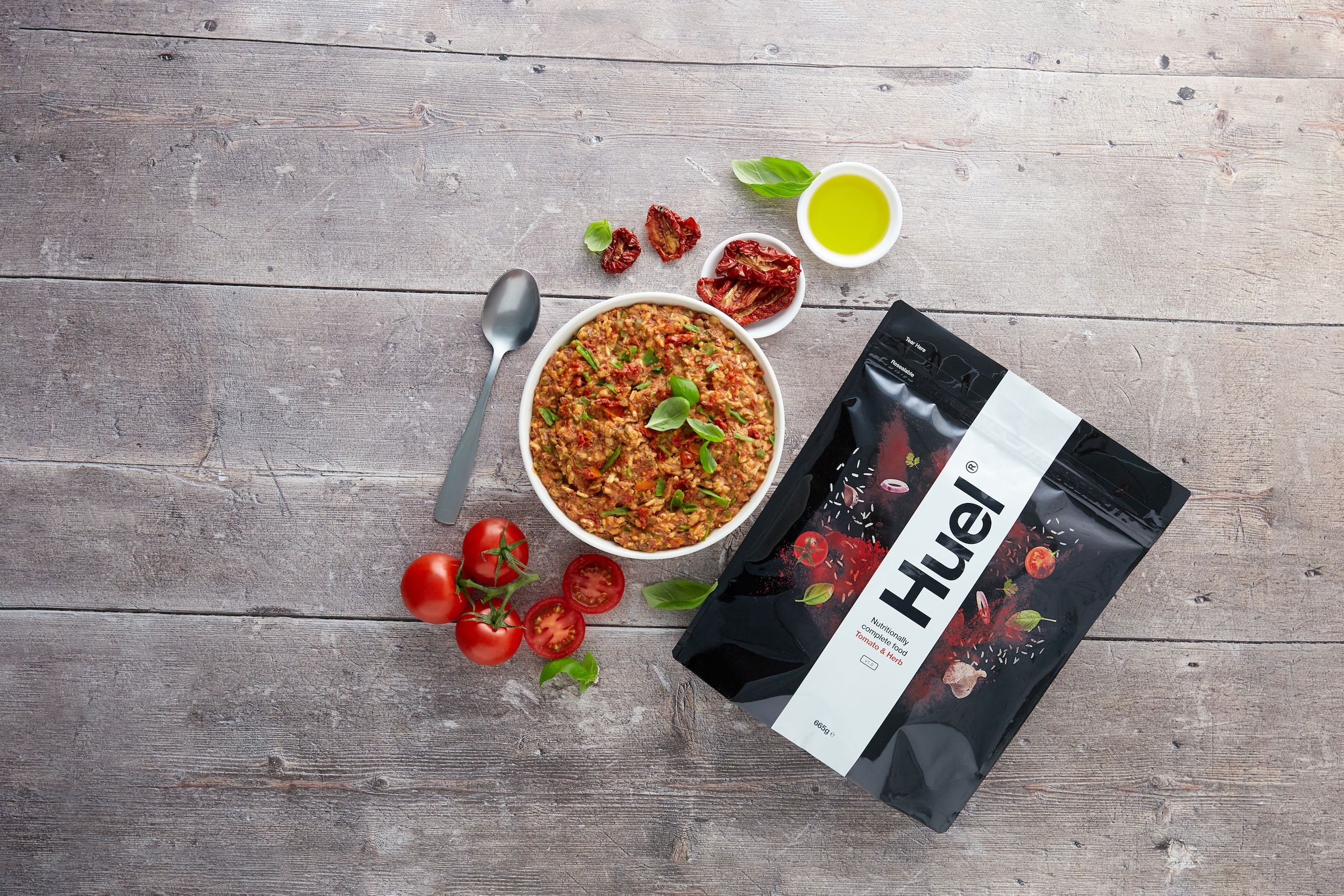 https://hips.hearstapps.com/hmg-prod/images/huel-hot-savoury-tomato-herb-1-1603277222.jpg