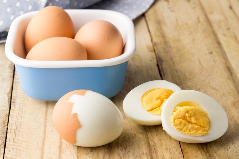 Cómo hacer un huevo cocido en el microondas en vaso. Receta fácil y rápida