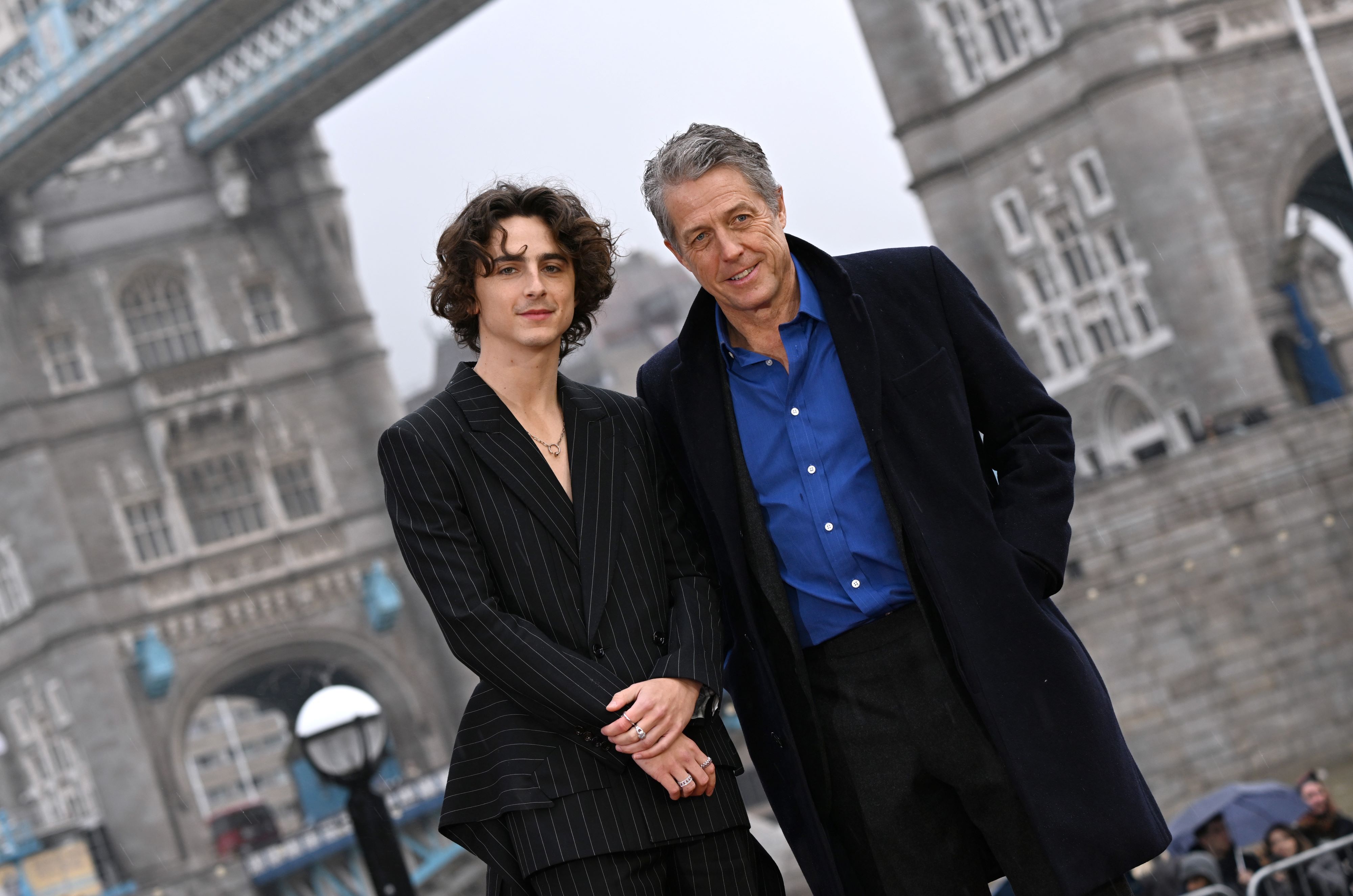 Hugh Grant e Timothée Chalamet alla premiere di Wonka, le foto