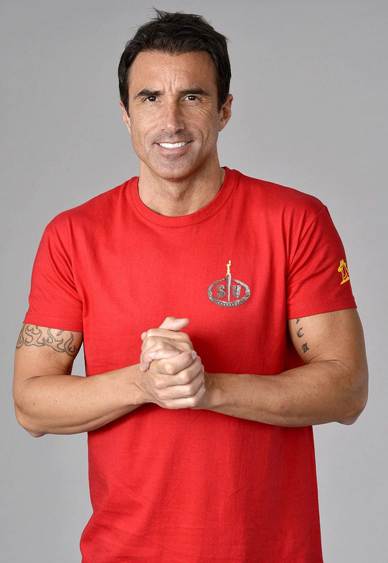 T-shirt, Red, Arm, Muscle, Gesture, Elbow, Finger, Sleeve, Top, 