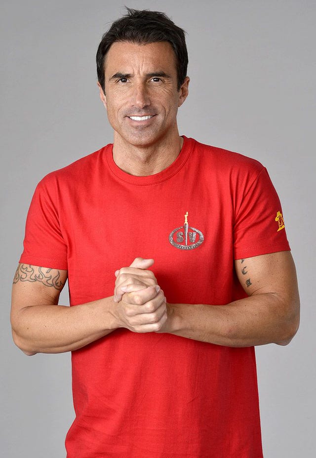 T-shirt, Red, Arm, Muscle, Gesture, Elbow, Finger, Sleeve, Top, 