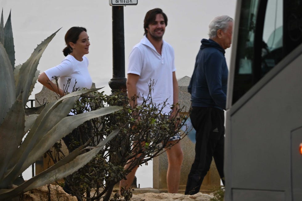 hugo arévalo con tamara falcó y vargas llosa
