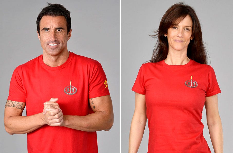 T-shirt, Red, Clothing, Neck, Sleeve, Shoulder, Arm, Top, Active shirt, Sportswear, 