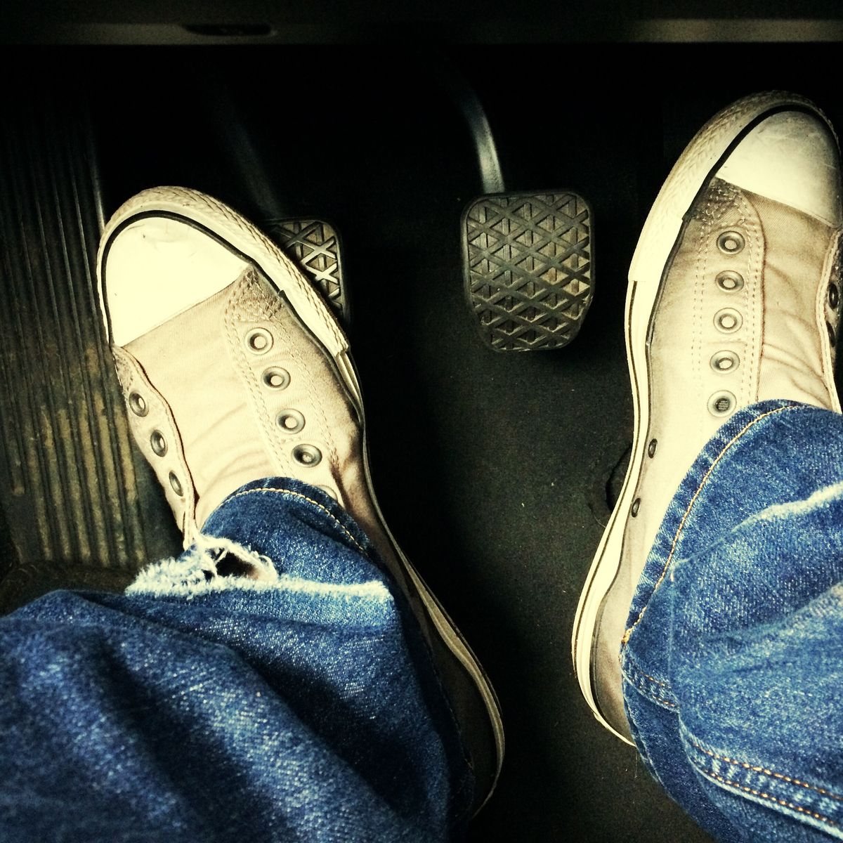 Which Pedal is the Clutch? » Learn Driving Tips