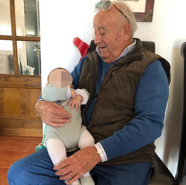 humberto janeiro, un super abuelo para los hijos de víctor janeiro