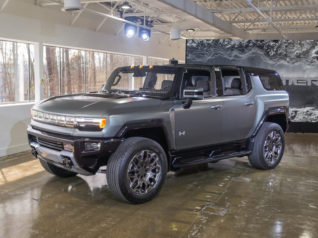 2024 hummer ev suv front