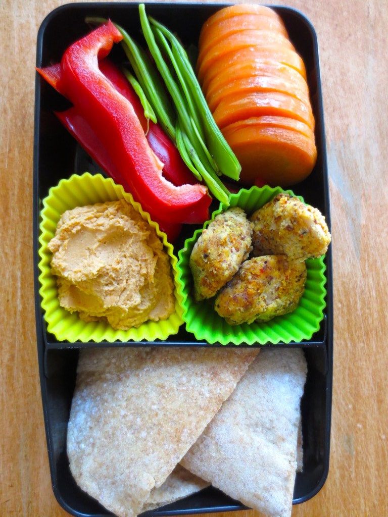 https://hips.hearstapps.com/hmg-prod/images/hummus-dippers-bento-1544719622.jpg