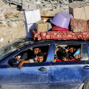 palestinians in eastern rafah migrate to khan yunis after the israeli army's announcement