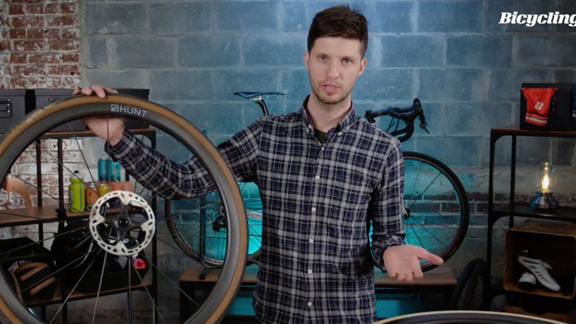 preview for The Hunt 32 Aerodynamicist Lightweight Wheelset Is More Fun To Ride