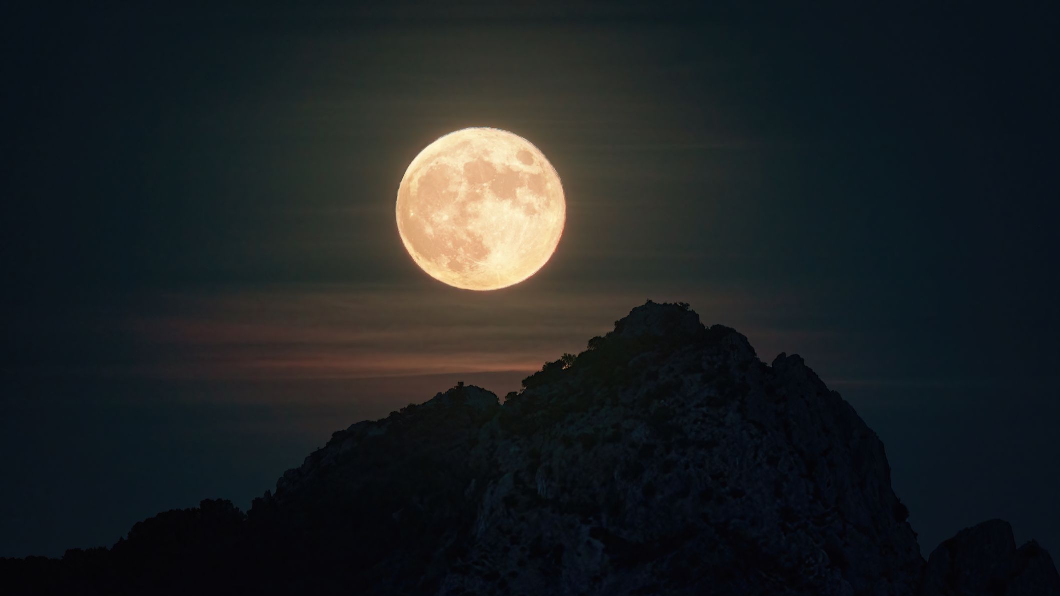 What Is a Hunter's Moon? The Neat Story Behind October's Full Moon
