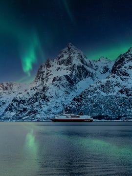 hurtigruten northern lights
