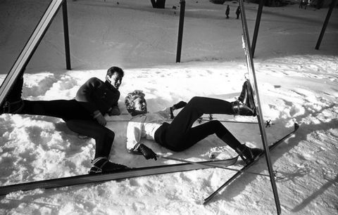 vintage celebs playing sports   tony curtis and janet leigh skiing
