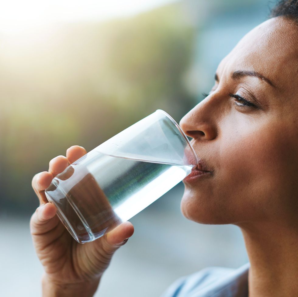 3 Reasons Why You Should Drink a Glass of Water Before Each Meal