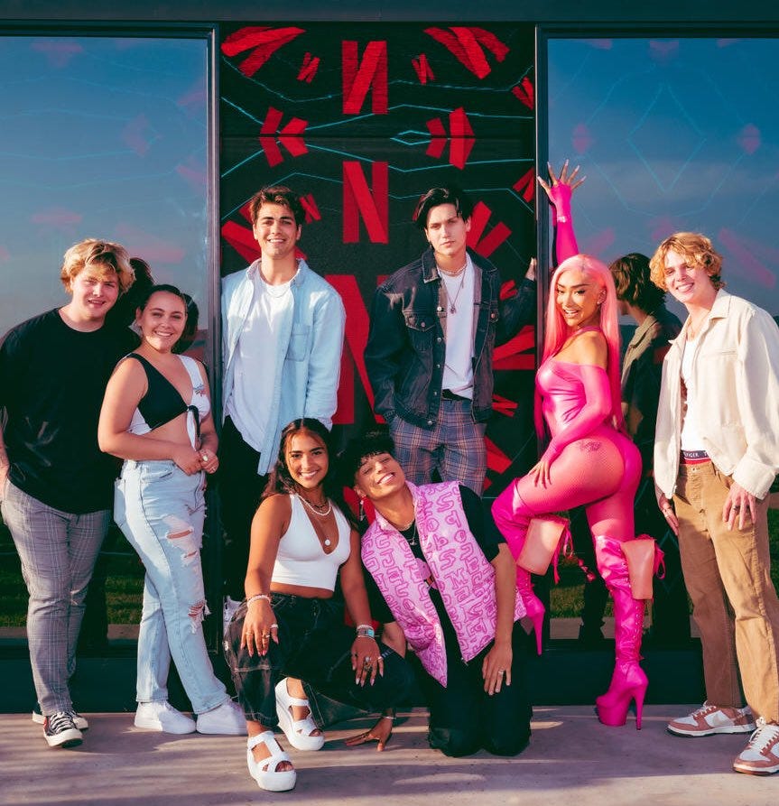 What is the TikTok Hype House? - Who Lives in the Hype House?