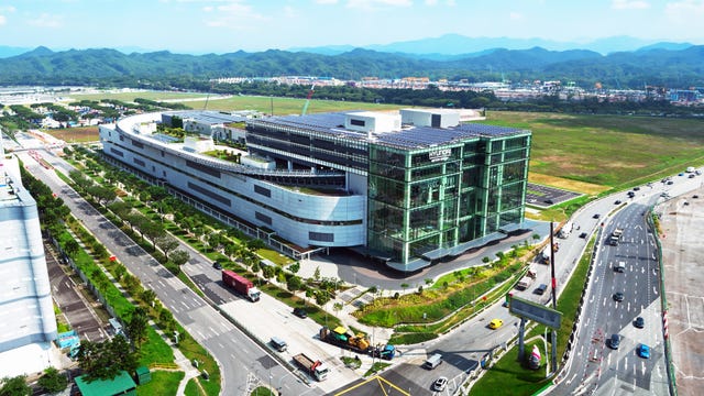 Hyundai Innovation Center Is a Sci-Fi Assembly Facility with Veggies