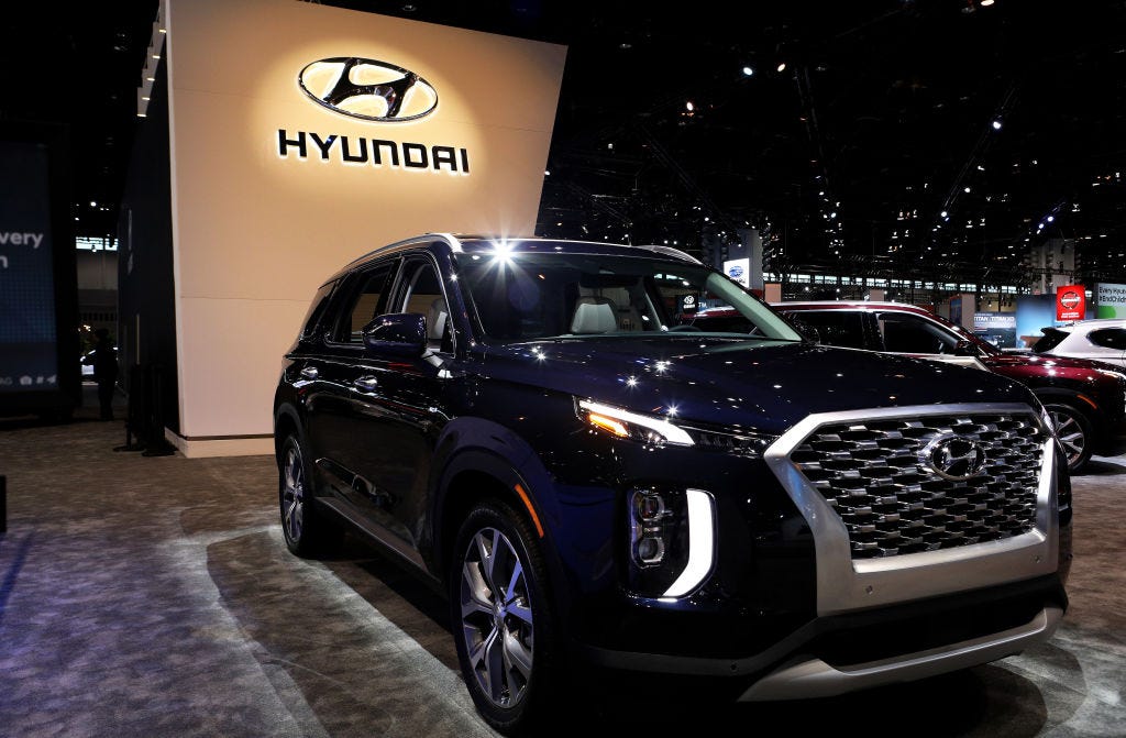 Your Guide to Hyundai Palisade Accessories | Car and Driver