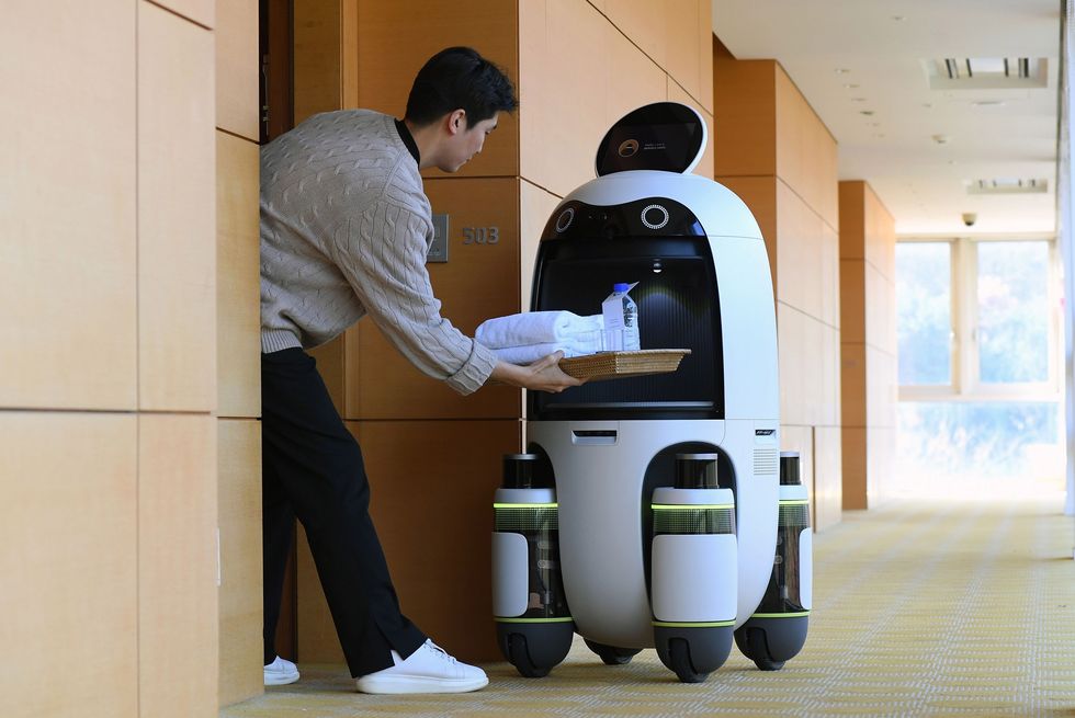 hyundai robot hotel