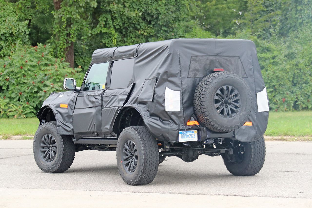 2023 Ford Bronco Raptor revealed with minimal camouflage - Autoblog