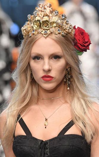 Hair, Headpiece, Clothing, Hairstyle, Hair accessory, Fashion, Crown, Beauty, Fashion accessory, Blond, 