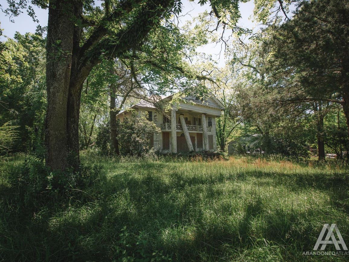 Michigan's Creepiest House Has a Sad Eerie Past Behind Its Doors
