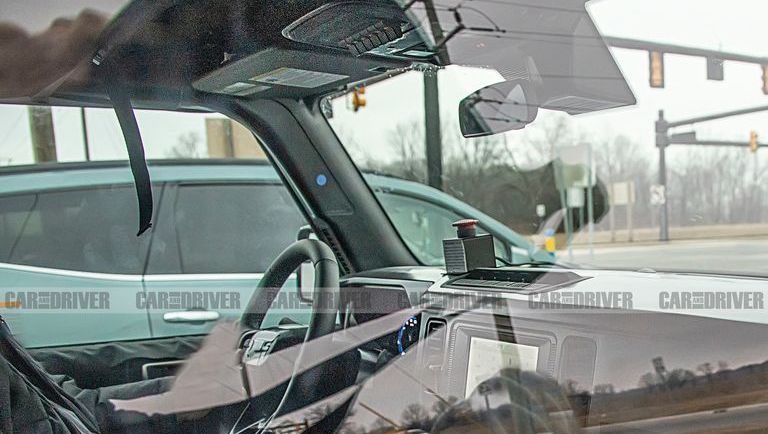 Motor vehicle, Automotive mirror, Mode of transport, Glass, Automotive exterior, Vehicle door, Windscreen wiper, Windshield, Rear-view mirror, Hood, 