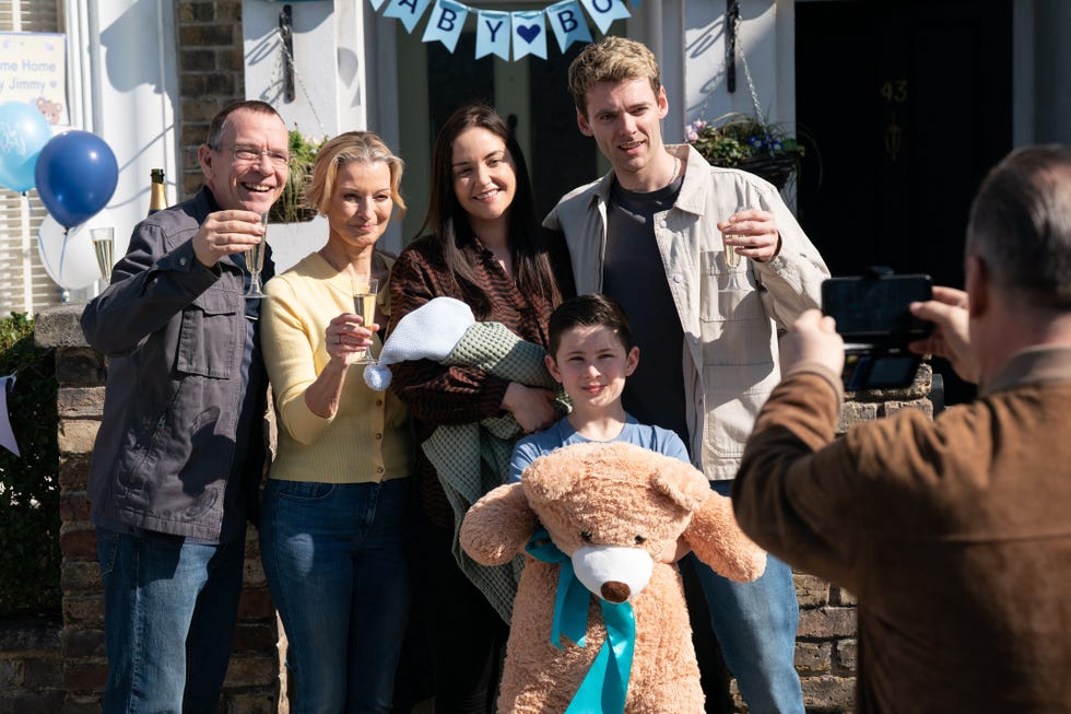 ian beale, kathy beale, lauren branning, louie beale, peter beale, eastenders