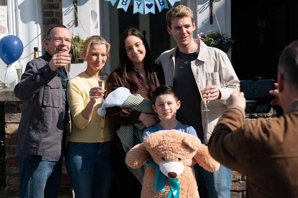 ian beale, kathy beale, lauren branning, louie beale, peter beale, eastenders