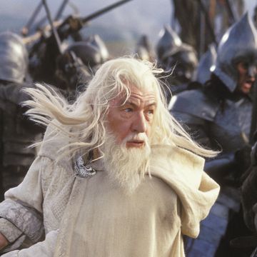 ian mckellen as gandalf holding a sword, lord of the rings return of the king