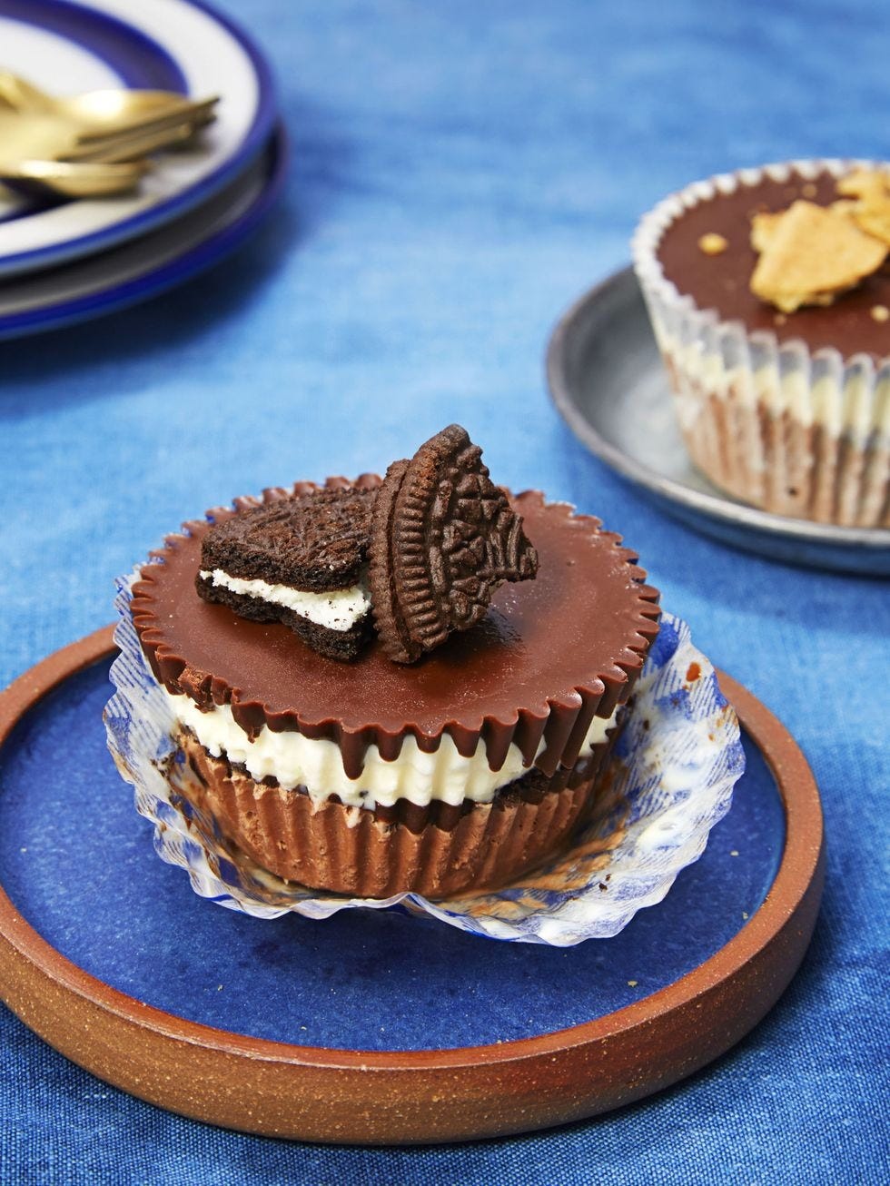 ice cream cupcakes with oreos on top