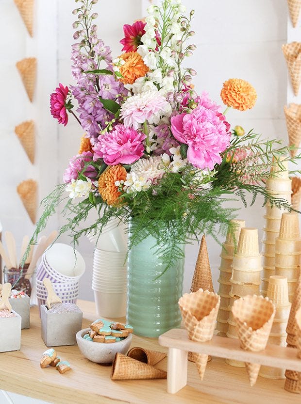 arreglo floral con flores silvestres