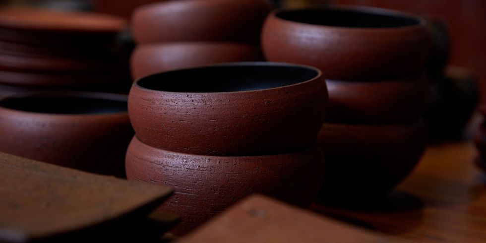 連載Vol.4】富山で作陶する陶芸家、釋永岳さんの器｜ELLE DECOR