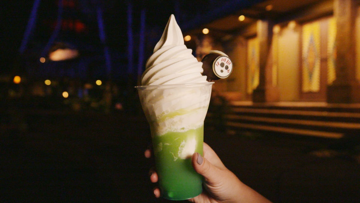preview for 1 Woman, 19 Treats, And A Very Magical Day: This Is The Disney Magic Kingdom Ultimate Eating Challenge