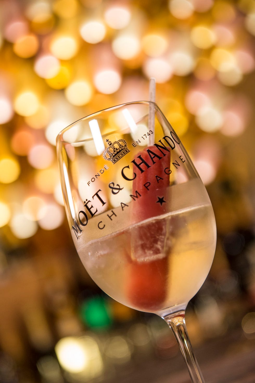 Wine glass, Drink, Stemware, Champagne stemware, Glass, Champagne cocktail, Alcoholic beverage, Wine, Drinkware, Wine cocktail, 