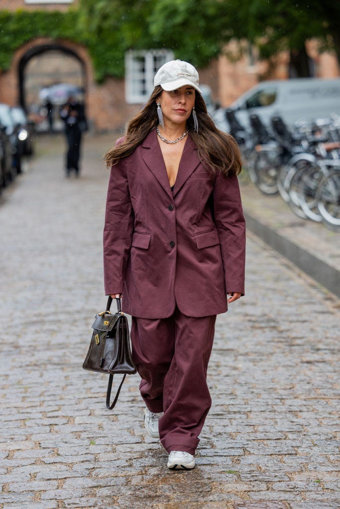 2024春夏哥本哈根時裝週街拍趨勢：棒球帽混搭法street style day 3 copenhagen fashion week springsummer 2024