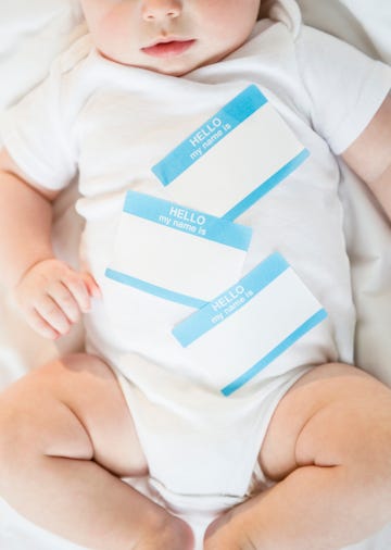 Identity labels belly of baby boy (2-5 months)