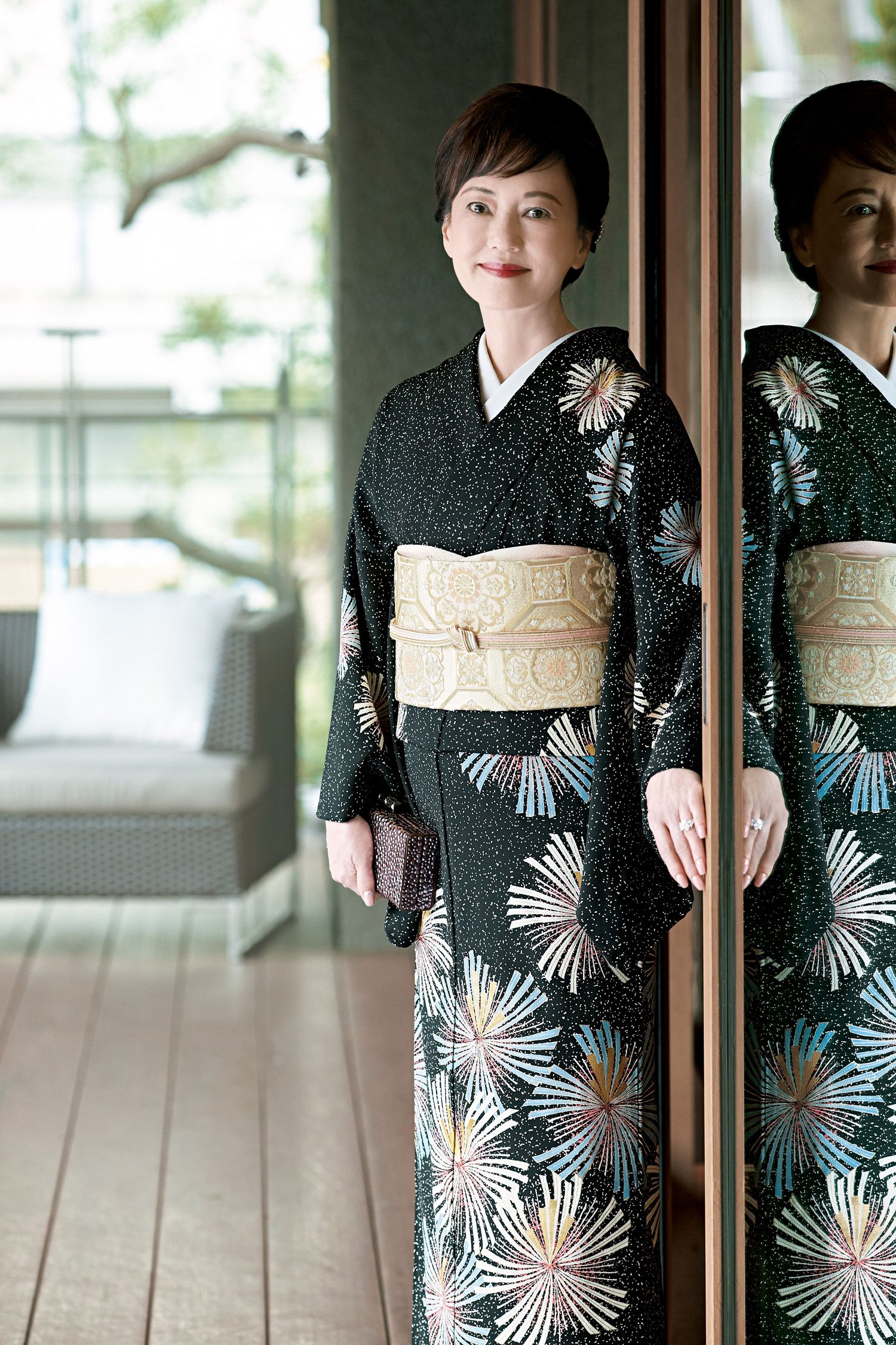 五十嵐淳子さんが着る「黒地の着物」。華やかさと気品が魅力です