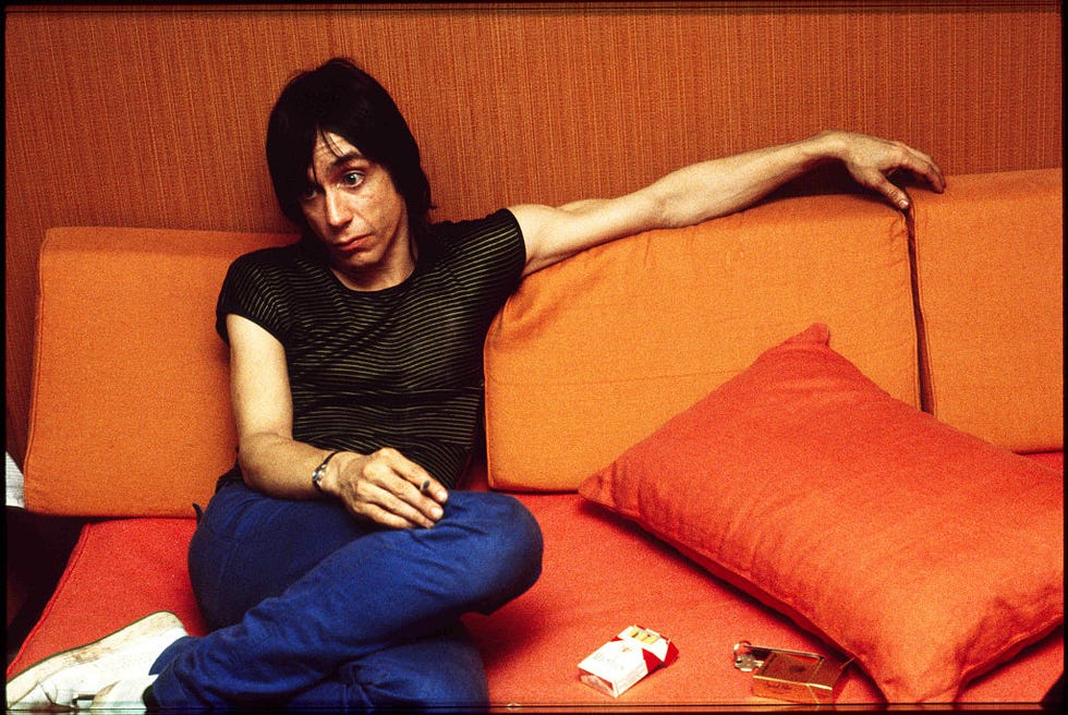 38 photos of musicians backstage in the 1980s