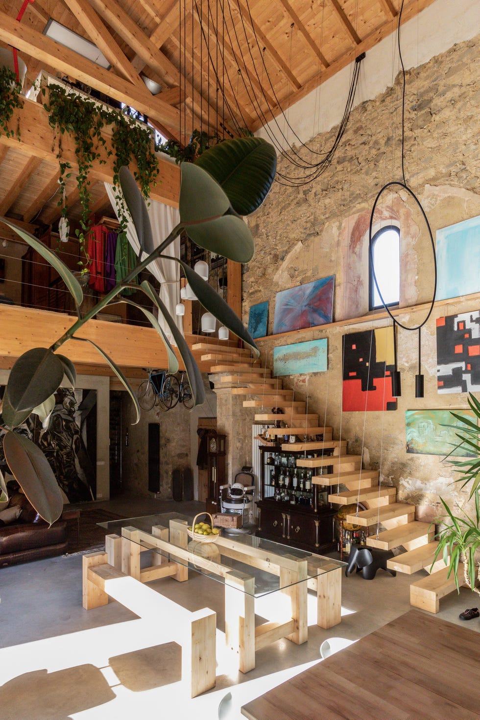 casa iglesia en bilbao muebles y escalera de madera