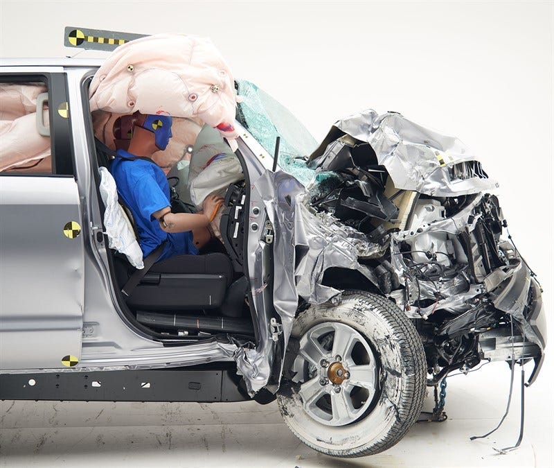 Motor vehicle, Vehicle, Car, Automotive design, Product, Vehicle door, Crash, Automotive exterior, Family car, Minivan, 