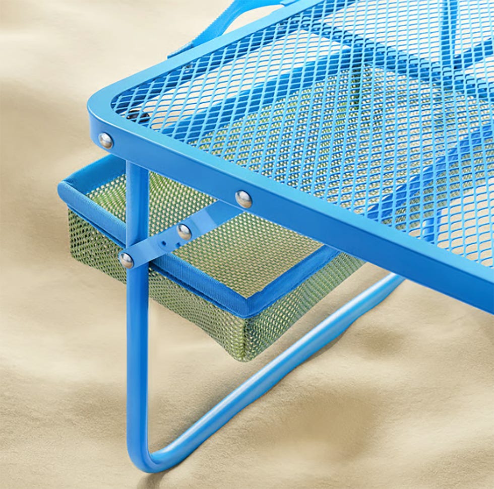 ikea rebaja la mesa portátil plegable con bolsillos para playa, terraza o comer en la cama o el sofá