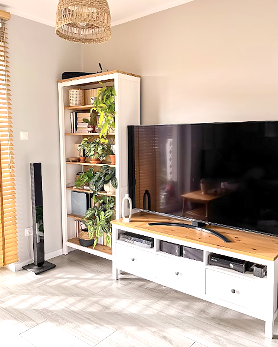 El mueble de la televisión de Ikea más vendido está ahora rebajado y es  ideal para salones pequeños
