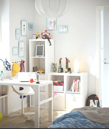 un original hack de ikea con las estanterías kallax para crear un precioso dormitorio infantil diy