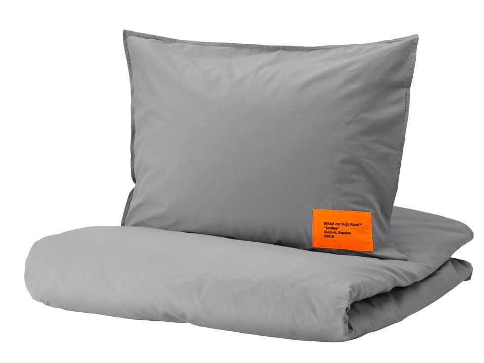 Pillow, Cushion, Comfort, Furniture, Bedding, Bean bag chair, Linens, Throw pillow, Textile, Sofa bed, 