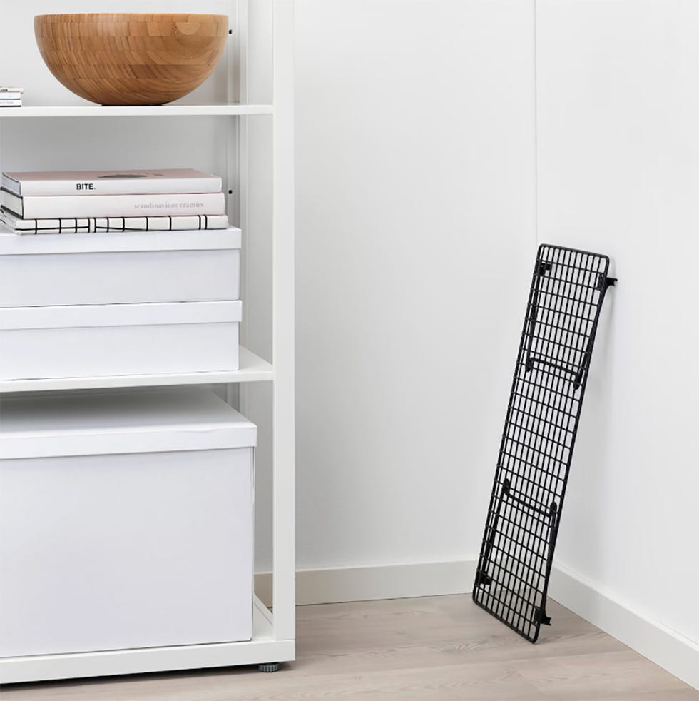 ikea tiene un zapatero minimalista, plegable y barato para organizar los zapatos en el recibidor o el armario