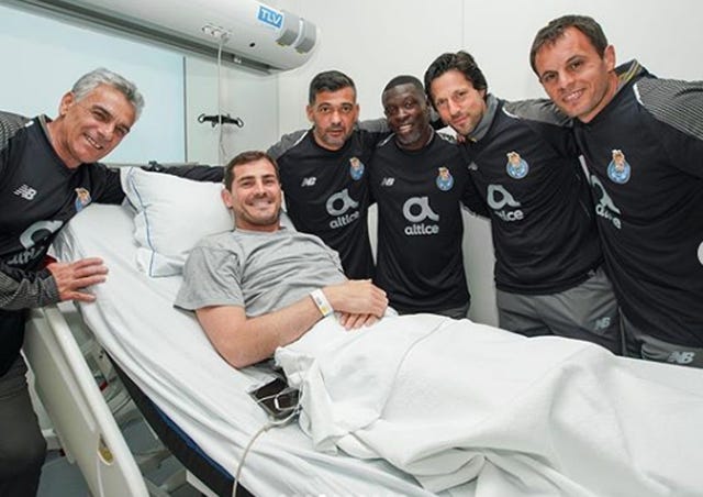 Iker Casillas, jugadores Oporto FC, visita Iker Casillas hospital, Iker Casillas recibe la visita de sus compañeros de FC Porto tras su infarto, Iker Casillas recibe la visita de sus compañeros de FC Porto tras su infarto, Los compañeros de Iker sorprenden en el hospital tras su infarto