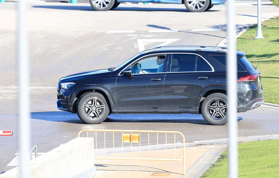 iker casillas llega al hospital para visitar a sara carbonero