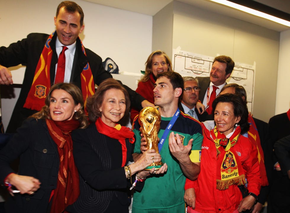 Felipe VI y doña Letizia celebran 15 años de matrimonio y con motivo de esta fecha tan especial repasamos los mejores y peores momentos por los que ha pasado el matrimonio.