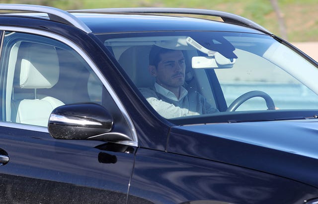 iker casillas llega al hospital para visitar a sara carbonero