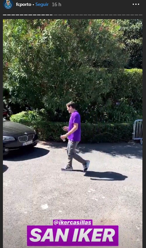 Photo caption, Tree, Photography, Recreation, Walking, Asphalt, Games, 